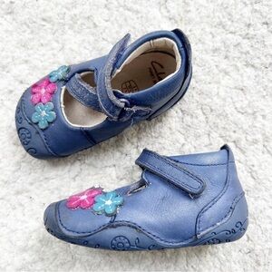 Clark Periwinkle Suede Flower Enhanced Rubber Toe Velcro Closure Boot Mary Janes